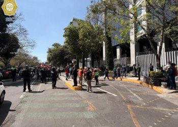 Elementos de seguridad evacuaron un edificio del Poder Judicial en Insurgentes Sur tras una amenaza de bomba