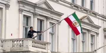 Reino Unido retira a su personal de Irán por creciente tensión regional