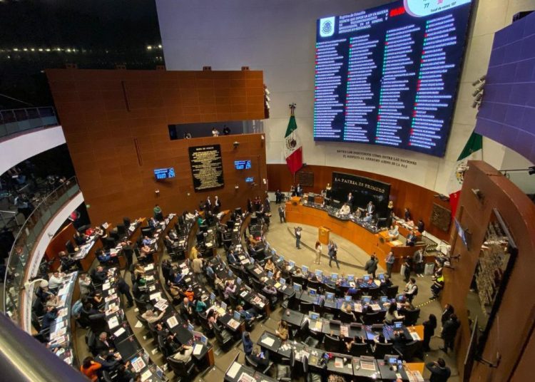 Senadores debaten crisis en la SEP y piden comparecencia de Mario Delgado