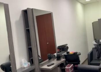 Salón de belleza en el segundo piso del Hemiciclo, que permanecerá cerrado por falta de claridad en su reapertura