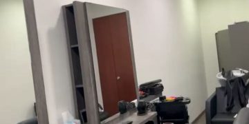 Salón de belleza en el segundo piso del Hemiciclo, que permanecerá cerrado por falta de claridad en su reapertura