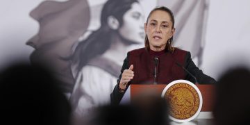 Claudia Sheinbaum durante la presentación de la reforma contra pensiones millonarias en Palacio Nacional