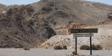 Peritos de la FGR y colectivos de búsqueda continúan procesando fosas clandestinas en el municipio de Concordia