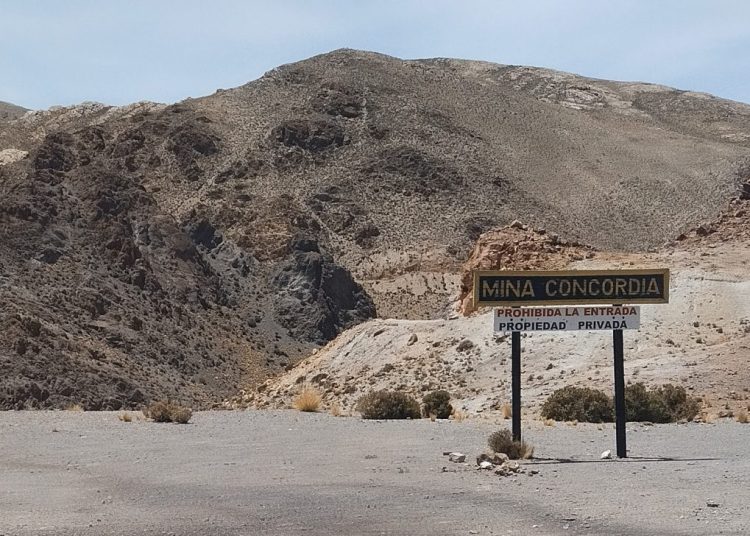 Peritos de la FGR y colectivos de búsqueda continúan procesando fosas clandestinas en el municipio de Concordia