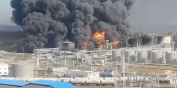 Ucrania ataca refinería de Lukoil en Komi, Rusia