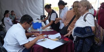 Vacunación contra el sarampión en CDMX: Largas filas y sedes saturadas