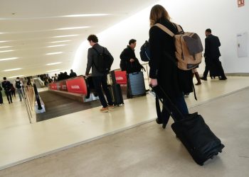 74 turistas queretanos permanecen varados en Medio Oriente; gobierno estatal analiza rentar aeronave