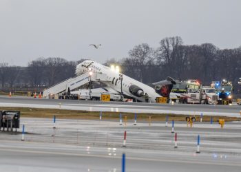 Identifican a pilotos que murieron en una colisión con un camión de bomberos en Nueva York