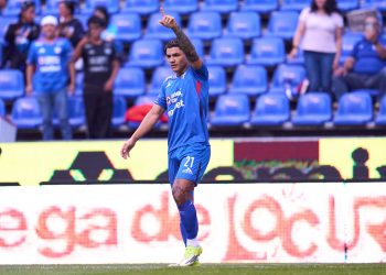 El uruguayo Gabriel Fernández, delantero del Cruz Azul del fútbol mexicano, aceptó este lunes que es un deber para su equipo repetir como campeón