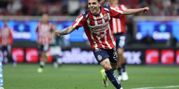 Las Chivas de Guadalajara del entrenador argentino Gabriel Milito, golearon este miércoles por 5-0 al León para convertirse en el nuevo líder del torneo