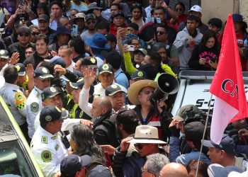 Sección 22 va por el aeropuerto de Oaxaca; magisterio anuncia cerco y bloqueos este viernes