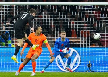 Holanda termina con racha de Noruega
