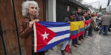 Cuba rechaza en "los términos más enérgicos" la expulsión de sus diplomáticos de Ecuador