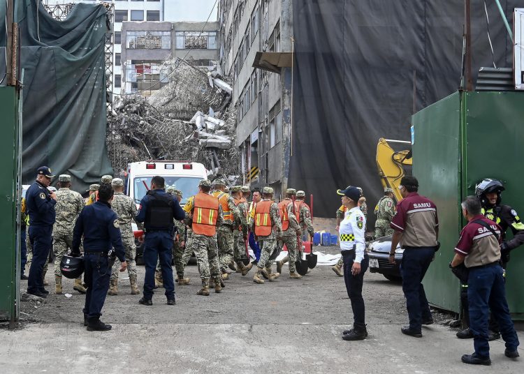Inti Muñoz exhibe el documento del edificio de San Antonio Abad: la alcaldía Cuauhtémoc debió vigilar