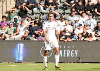 El portugués Luis Figo, exjugador del Real Madrid y del Barcelona, aseguró este lunes en Guadalajara que el deporte es un medio