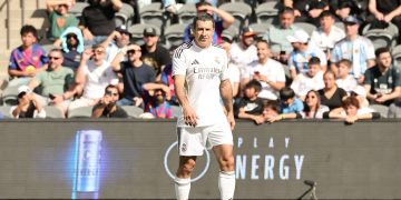 El portugués Luis Figo, exjugador del Real Madrid y del Barcelona, aseguró este lunes en Guadalajara que el deporte es un medio