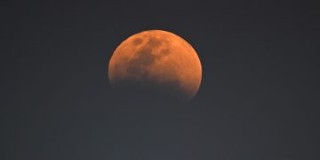 Eclipse: La Luna de sangre ilumina el cielo esta noche