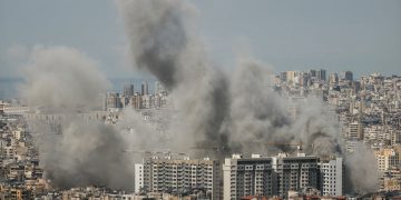 Israel intensifica bombardeos en Beirut y ordena evacuación masiva