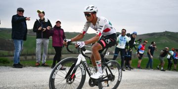 tercera etapa de la Tirreno-Adriático, todavía bajo el dominio y la 'Maglia Azzurra' de líder del mexicano Isaac del Toro (UAE).