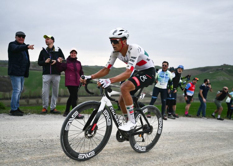 tercera etapa de la Tirreno-Adriático, todavía bajo el dominio y la 'Maglia Azzurra' de líder del mexicano Isaac del Toro (UAE).