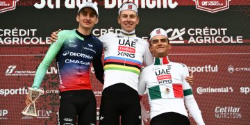 Nueva temporada, pero poco cambia: el esloveno Tadej Pogacar ganó el sábado en Siena la Strade Bianche por tercer año consecutivo y 4ª ocasión en su carrera (tras 2022, 2024 y 2025), por delante del francés Paul Seixas y del mexicano Isaac del Toro.