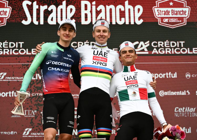 Nueva temporada, pero poco cambia: el esloveno Tadej Pogacar ganó el sábado en Siena la Strade Bianche por tercer año consecutivo y 4ª ocasión en su carrera (tras 2022, 2024 y 2025), por delante del francés Paul Seixas y del mexicano Isaac del Toro.