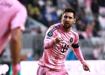 El argentino Lionel Messi anotó este miércoles el gol número 900 de su carrera profesional, al inaugurar el marcador en el partido
