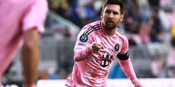 El argentino Lionel Messi anotó este miércoles el gol número 900 de su carrera profesional, al inaugurar el marcador en el partido
