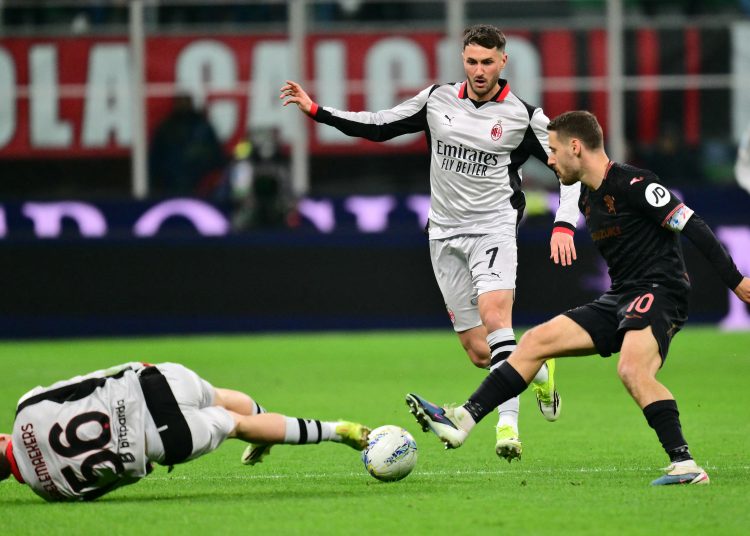 El mexicano Santiago Giménez, delantero del Milan, volvió este sábado a pisar el terreno de juego, en el duelo ante el Torino, tras casi 5 meses