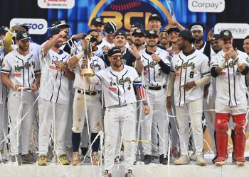 Los Kane County Cougars estadounidenses batearon 12 imparables, entre ellos 2 cuadrangulares para derrotar por 7-3 a los Diablos Rojos