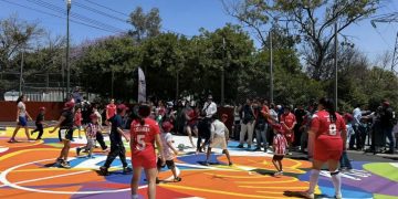 Mujeres futbolistas estrenan cancha rehabilitada en Álvaro Obregón