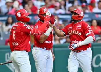 Con dos poderosos rallies uno de ocho carreras y otro par de siete los Diablos Rojos del México (3-1) sellaron su pase a la final de la Baseball Champions League