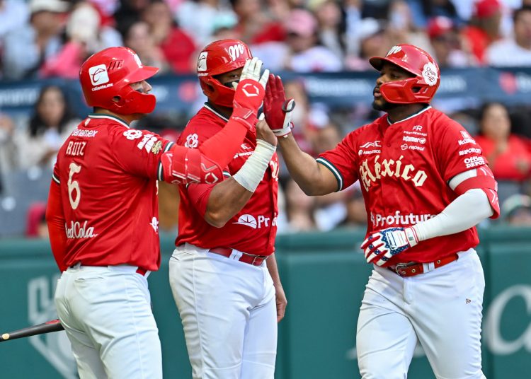 Con dos poderosos rallies uno de ocho carreras y otro par de siete los Diablos Rojos del México (3-1) sellaron su pase a la final de la Baseball Champions League