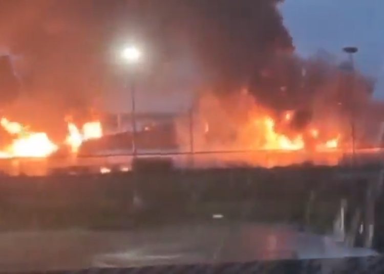 Trágico incendio a las afueras de la refinería Olmeca de Pemex deja cinco muertos