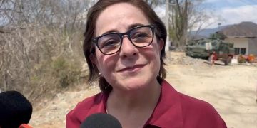 “De aquí no me voy”: Laura Velázquez se mantiene en mina de El Rosario hasta rescatar a 3 mineros