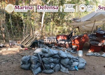 Hallan 24 mil litros de químicos y 300 kilos de droga en mega laboratorio; no hay detenidos