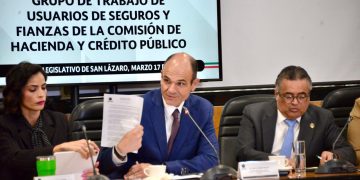 Adiós a tarifas ocultas: Alistan ley para frenar abusos en hospitales privados y seguros