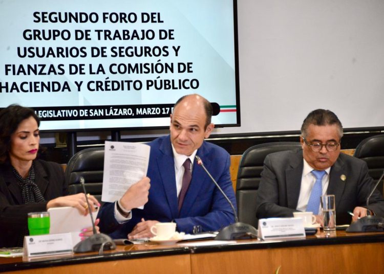Adiós a tarifas ocultas: Alistan ley para frenar abusos en hospitales privados y seguros