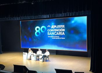 Banca alerta brechas en educación y financiamiento: clave para el desarrollo de México
