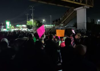 Policía desaloja bloqueo en la México-Laredo; protesta por desaparición deja una mujer herida