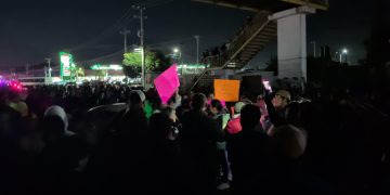 Policía desaloja bloqueo en la México-Laredo; protesta por desaparición deja una mujer herida