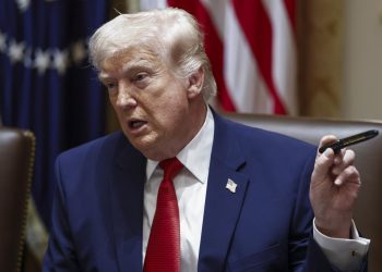 Trump da más tiempo a Irán: El nuevo plazo para evitar un ataque a sus centrales eléctricas.