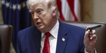 Trump da más tiempo a Irán: El nuevo plazo para evitar un ataque a sus centrales eléctricas.