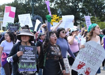 Miles de mujeres marcharon en ciudades de Latinoamérica para conmemorar el Día Internacional de la Mujer y exigir el fin de la violencia de género