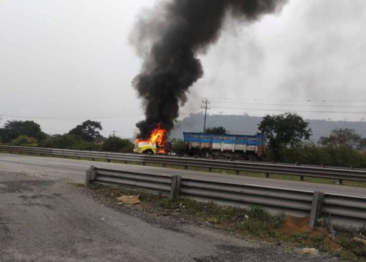 CANACAR estimó pérdidas superiores a 800 millones de pesos por la quema de tractocamiones