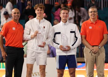 El italiano Jannik Sinner conquistó el Masters 1.000 de Miami y se convirtió en el primer tenista masculino en completar el 'Sunshine Double' desde Roger Federer en 2017