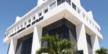 Autoridades de Chiapas analizan documentos relacionados con una presunta narconómina