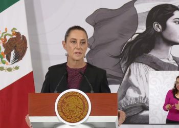 Presidenta Claudia Sheinbaum durante conferencia mañanera informando sobre seguridad y reducción de homicidios