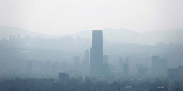 Víctor Hugo Páramo, de la Comisión Ambiental de la Megalópolis, explicó las causas de la contingencia ambiental en el Valle de México