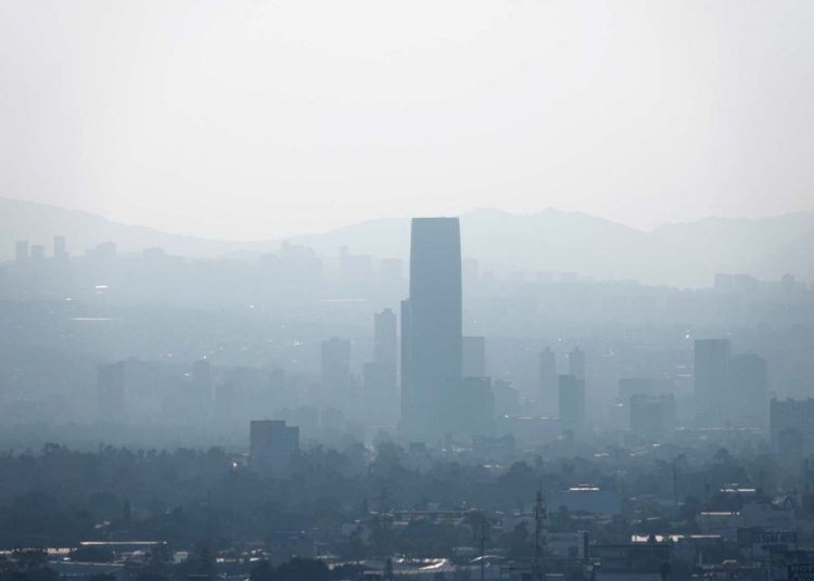 Víctor Hugo Páramo, de la Comisión Ambiental de la Megalópolis, explicó las causas de la contingencia ambiental en el Valle de México